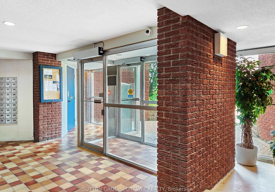2044-arrowsmith-drive-ottawa-ontario-x13666694