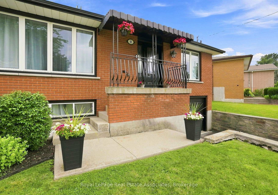 15-quay-court-hamilton-ontario-x13667456