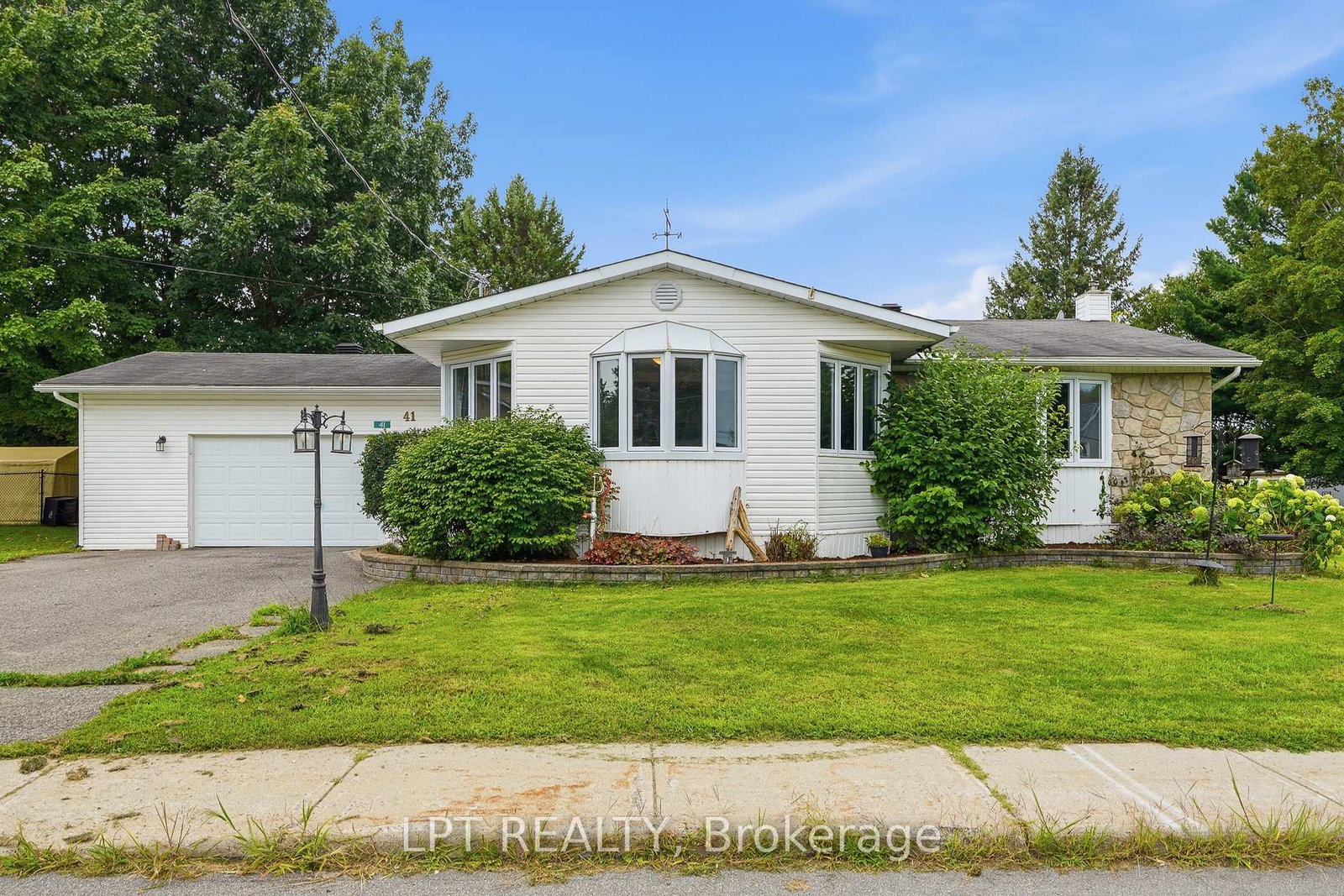 41-st-polycarp-street-north-stormont-ontario-x13667718