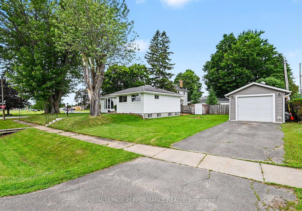 1-adam-dixon-avenue-south-stormont-ontario-x13668492
