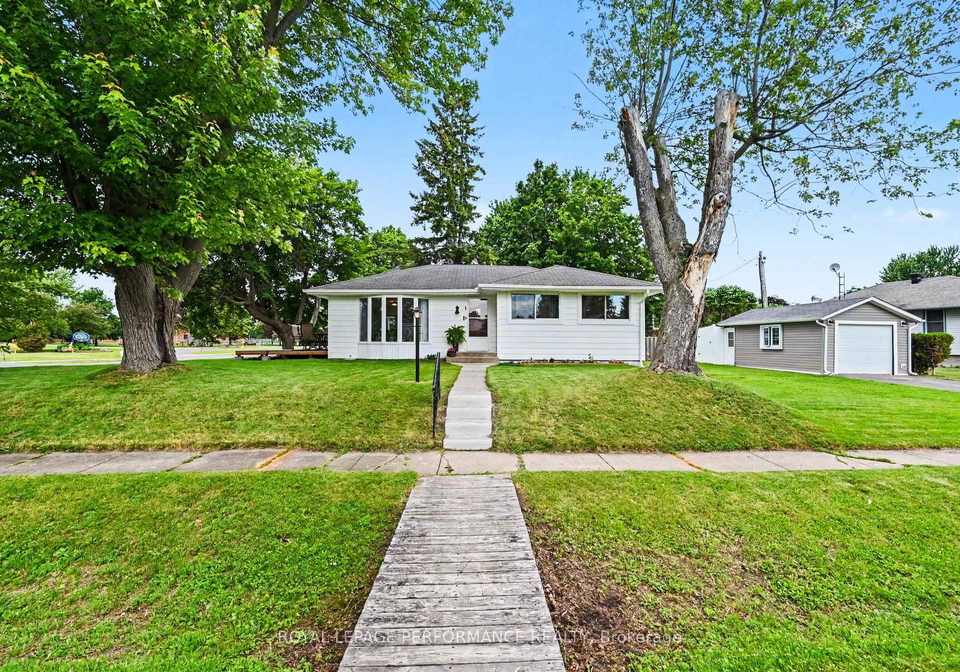 1-adam-dixon-avenue-south-stormont-ontario-x13668492