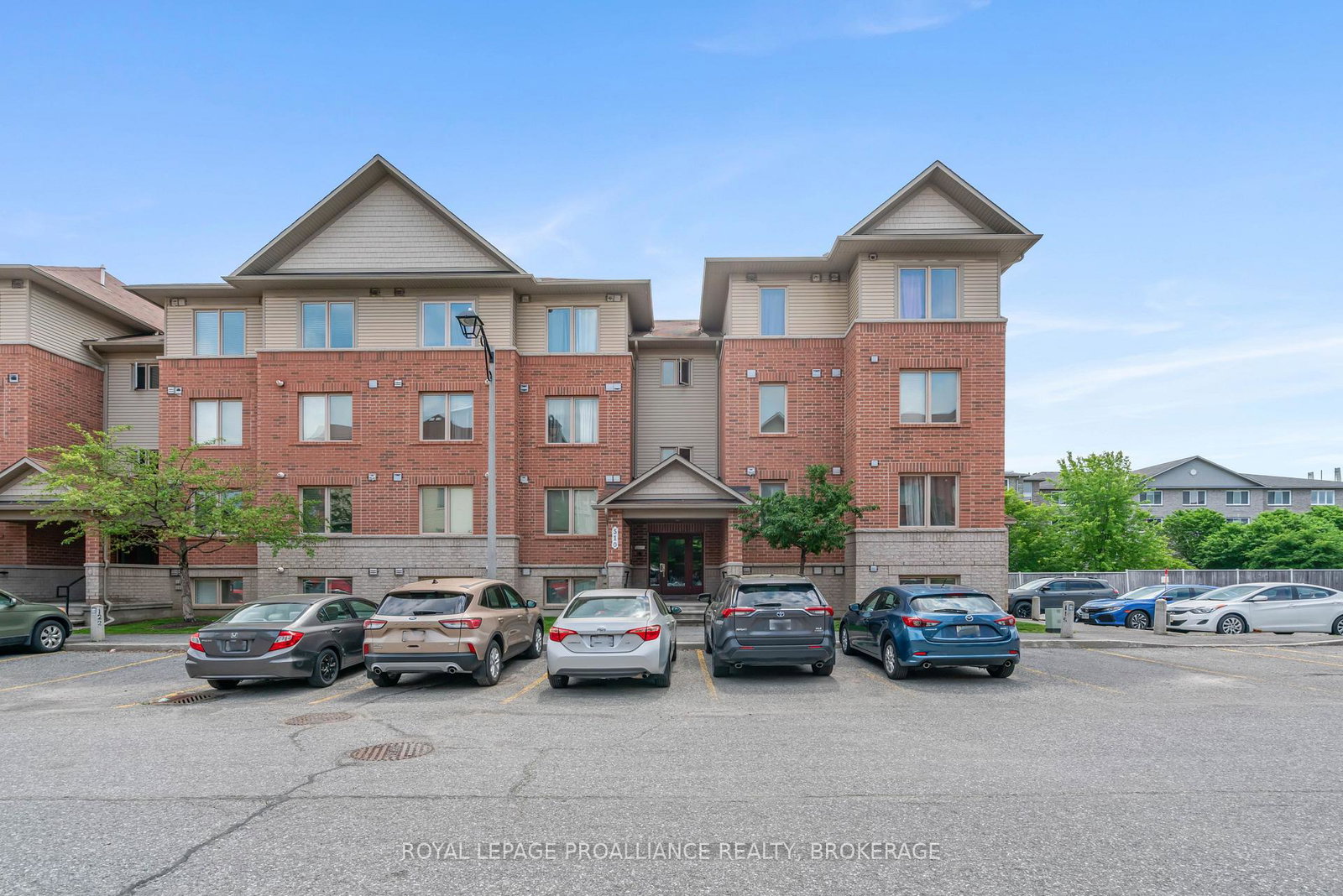 510-stonefield-private-ottawa-ontario-x13669454