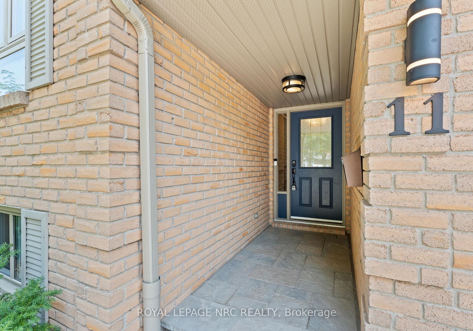 11-village-court-welland-ontario-x13669744