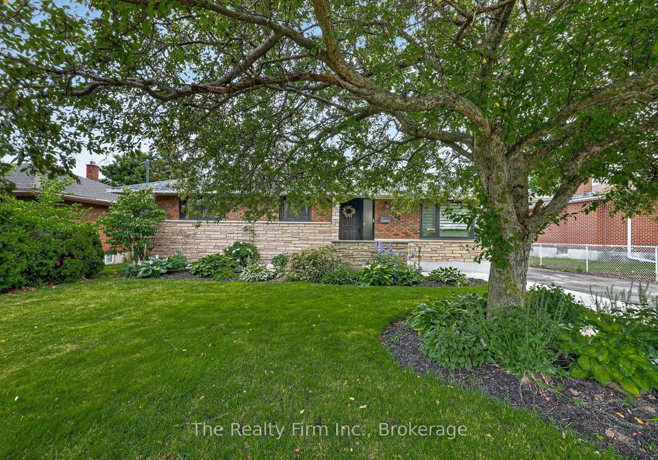 126-springbank-avenue-n-woodstock-ontario-x13671366