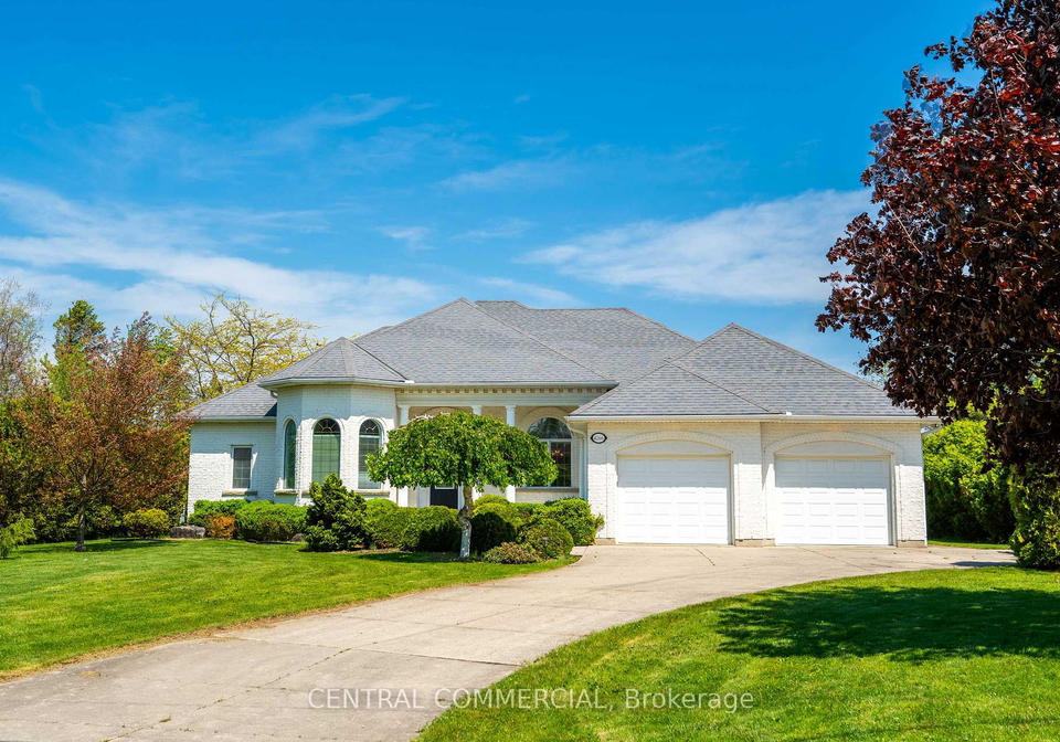 4266-bluepoint-drive-plympton-wyoming-ontario-x13671658
