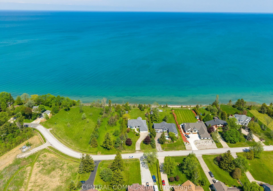 4266-bluepoint-drive-plympton-wyoming-ontario-x13671658