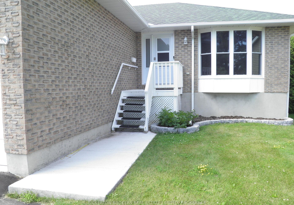 21-frederick-st-street-lansdowne-village-ontario-x13671872