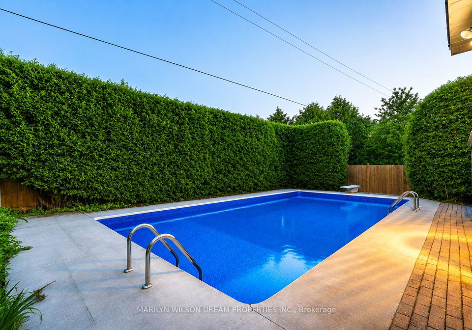 20-coolbrook-crescent-ottawa-ontario-x13672722