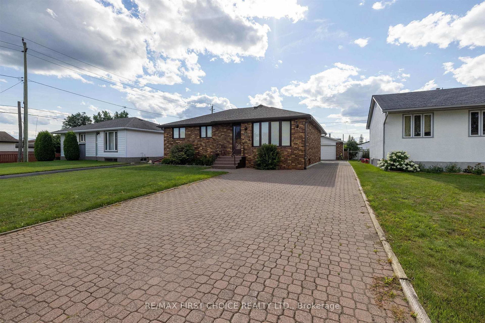 935-crawford-place-thunder-bay-ontario-x13672752