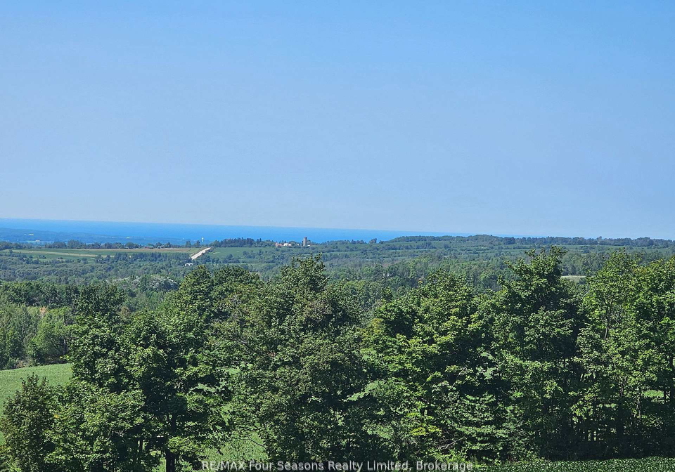 495529-grey-road-2-blue-mountains-ontario-x13672958