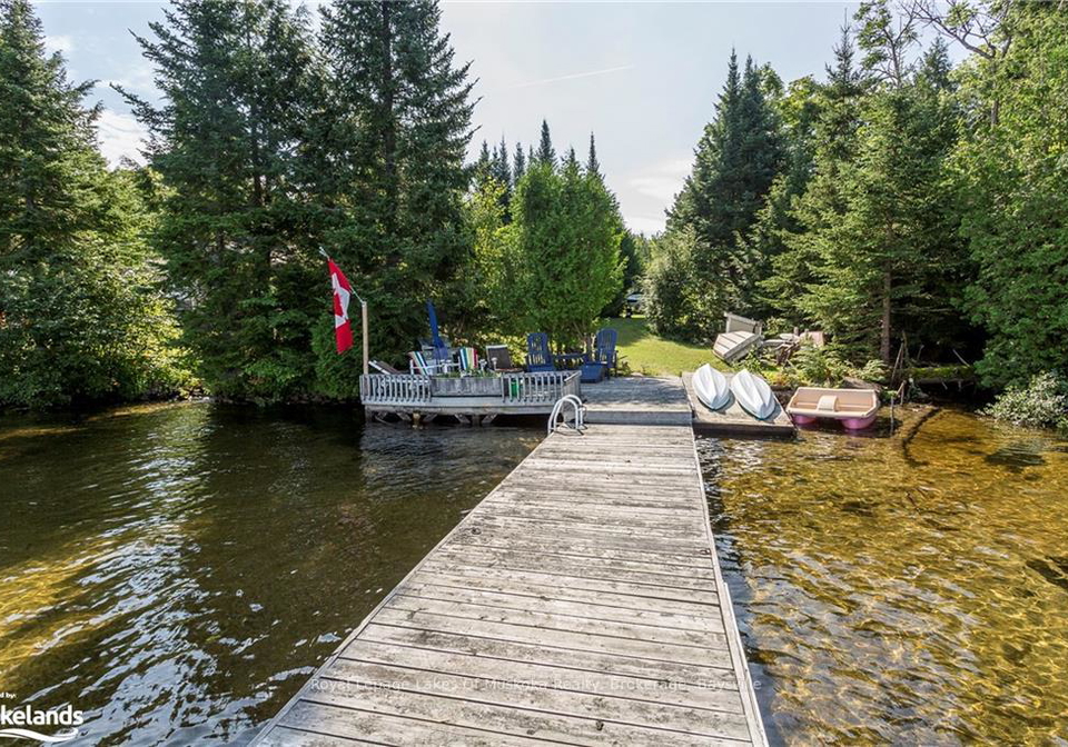 1378-old-highway-117-road-lake-of-bays-ontario-x13672970