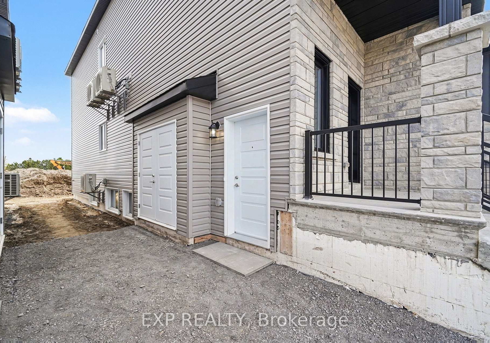 492-falcon-lane-russell-ontario-x13673368