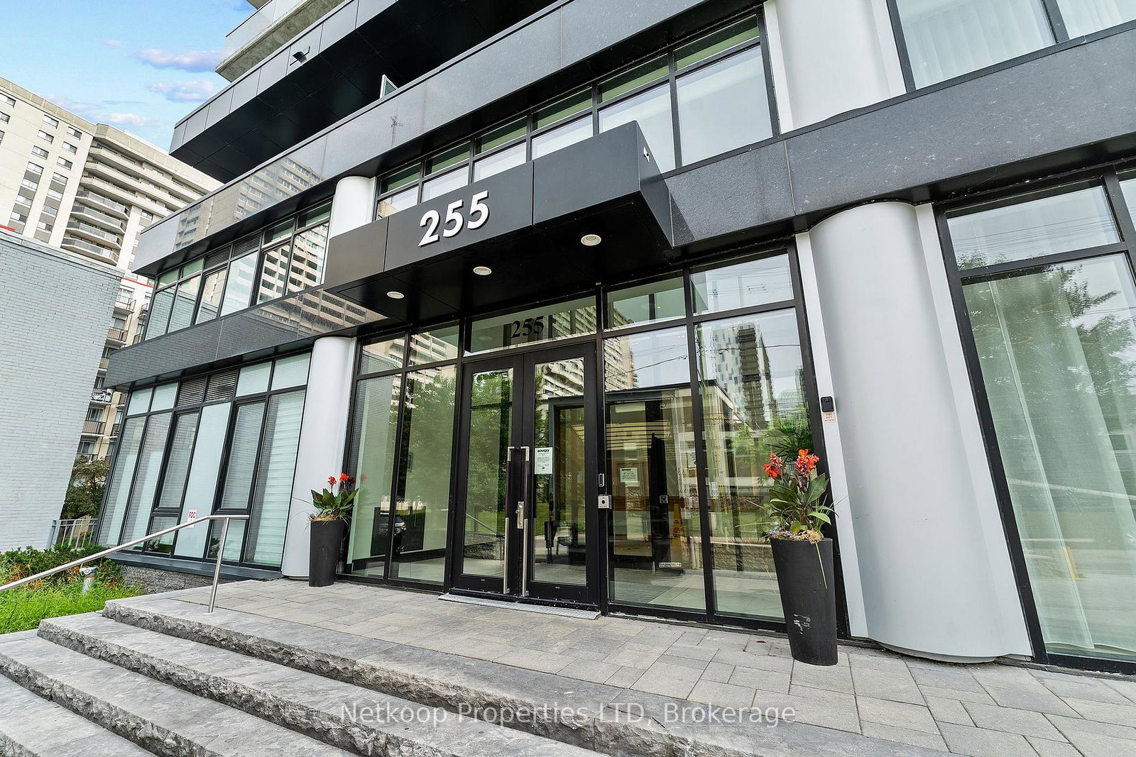 255-bay-street-ottawa-ontario-x13673854