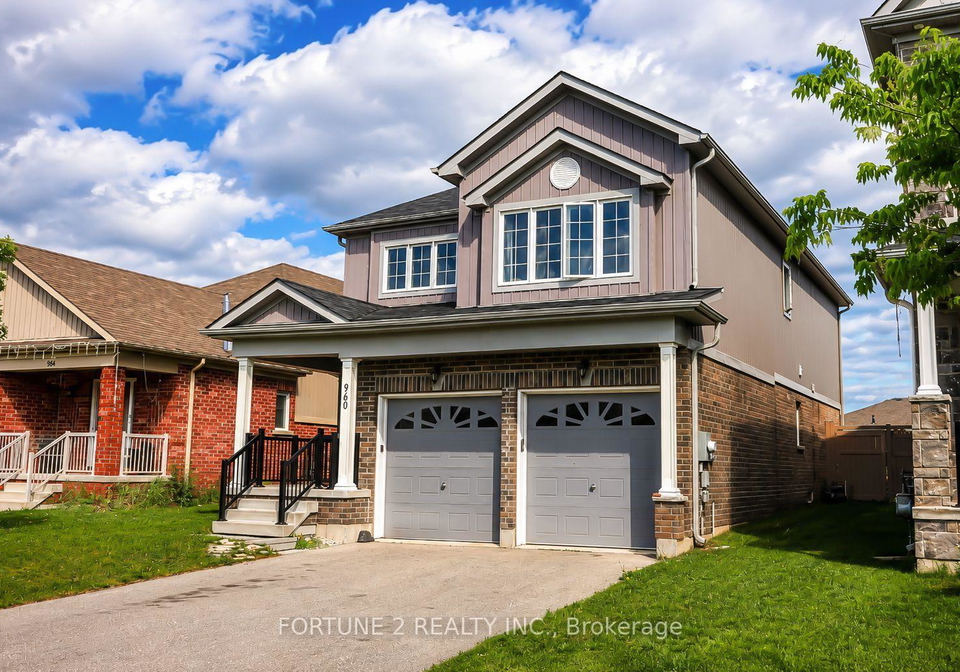 960-hannah-avenue-s-north-perth-ontario-x13673864