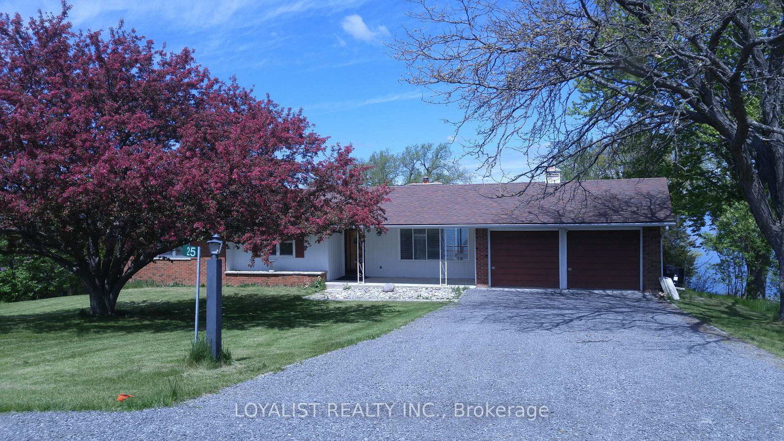 25-redner-lane-prince-edward-county-ontario-x13674544