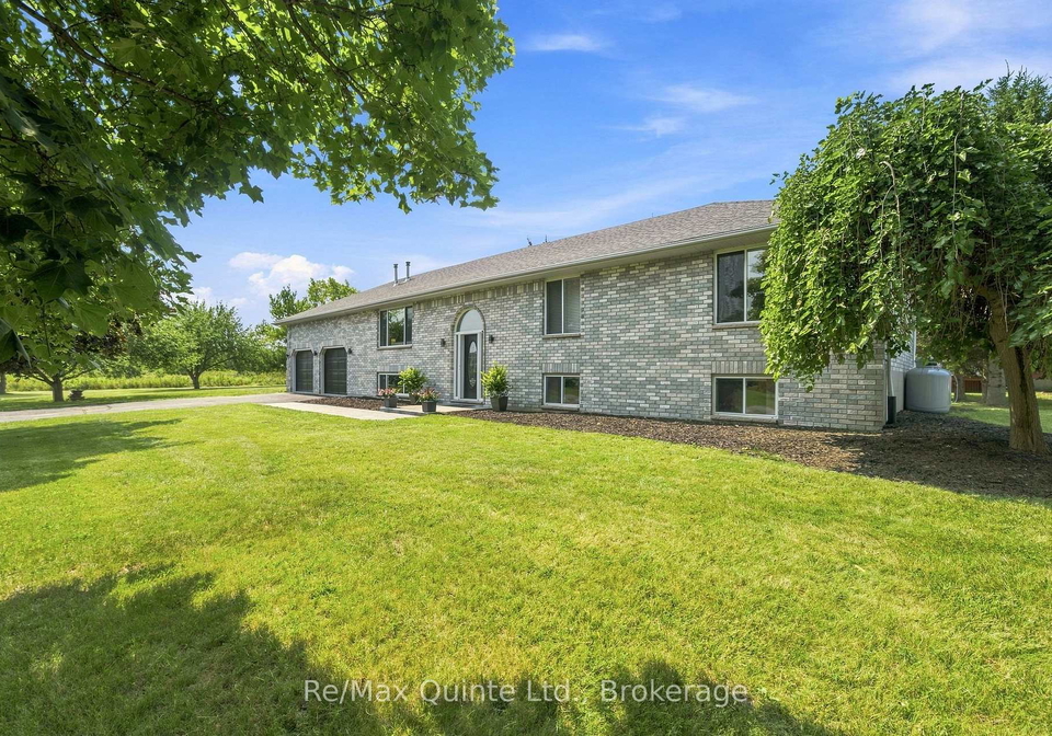 16-bay-breeze-street-prince-edward-county-ontario-x13675278