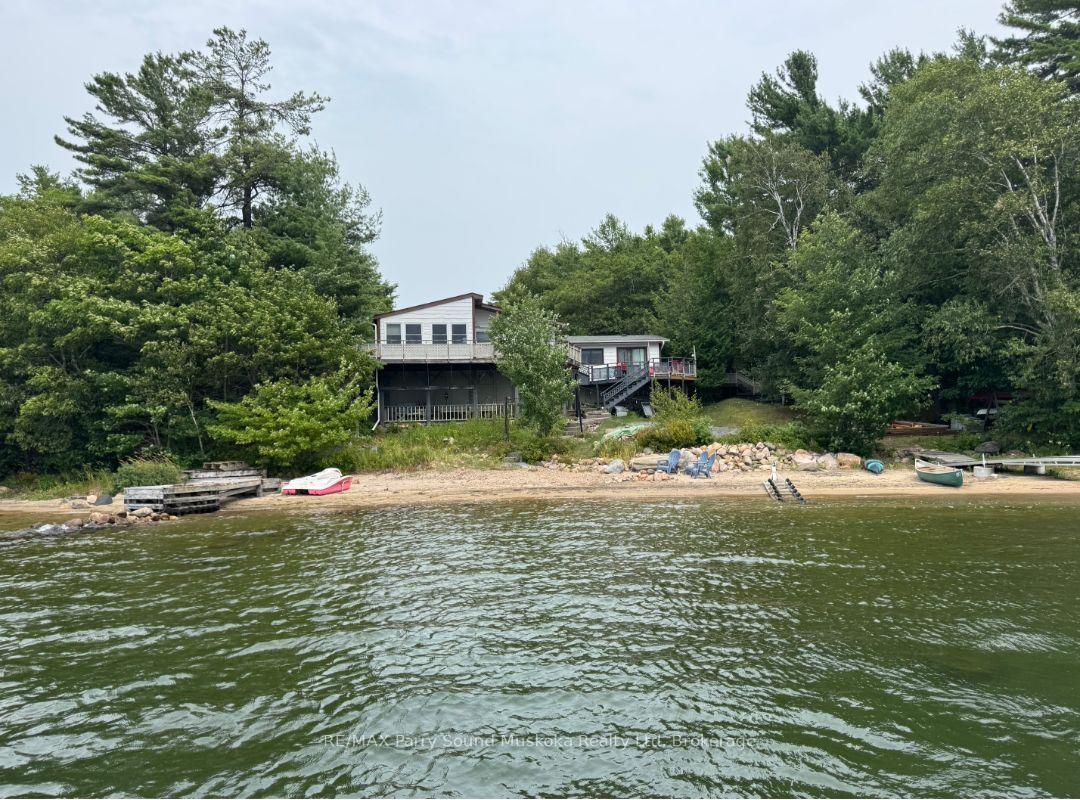 a60-17-pentecost-island-the-archipelago-ontario-x13675292