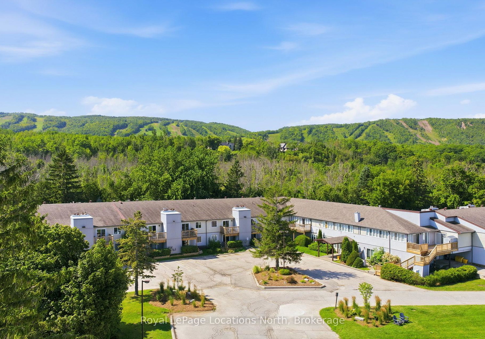 209472-highway-26-highway-blue-mountains-ontario-x13676004