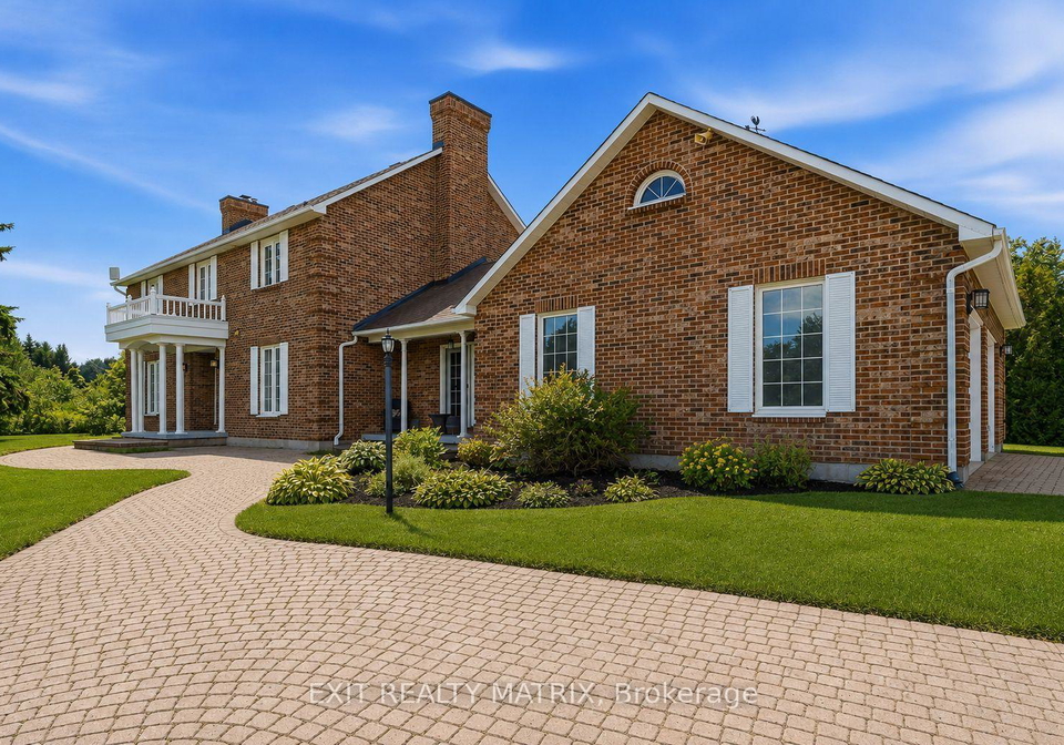 1196-400-route-russell-ontario-x13676098