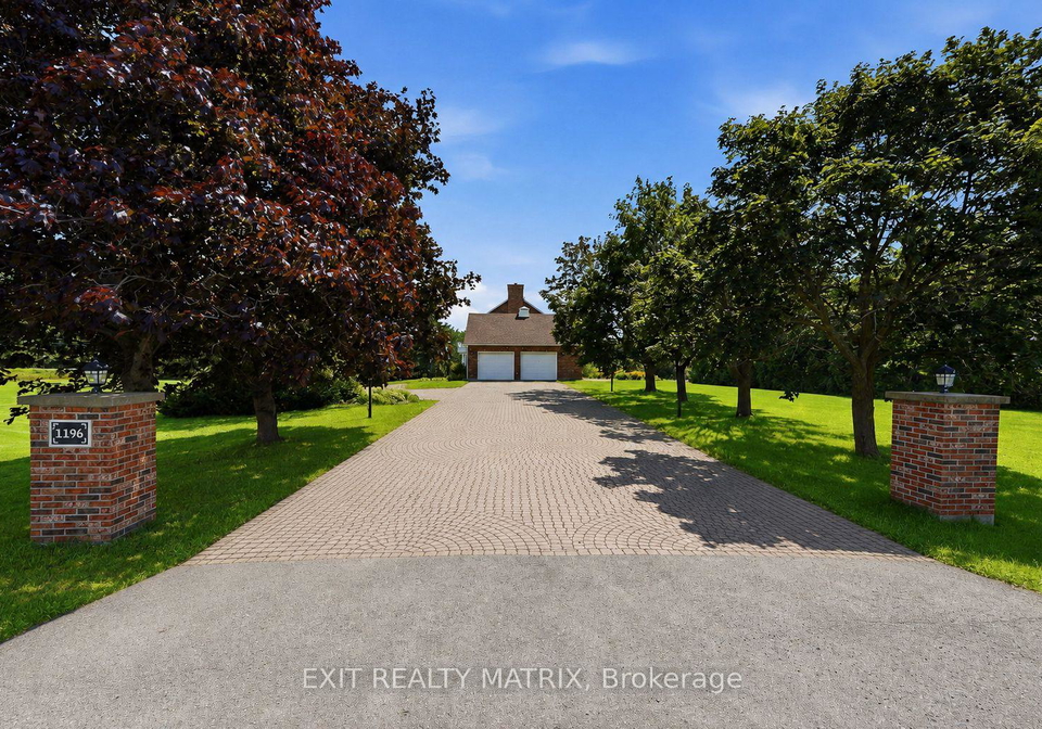 1196-400-route-russell-ontario-x13676098