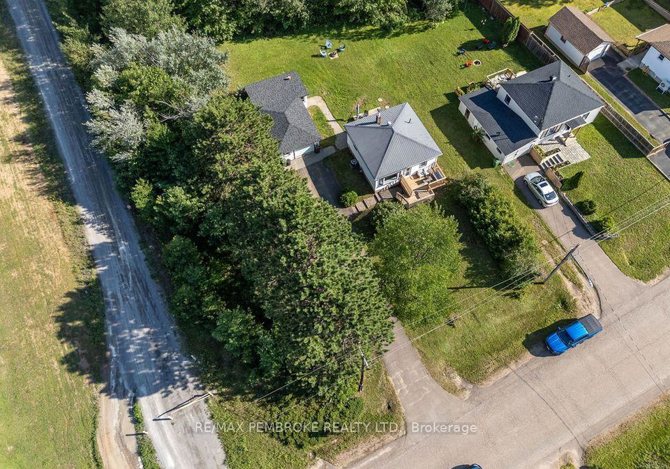 1-new-street-petawawa-ontario-x13676172
