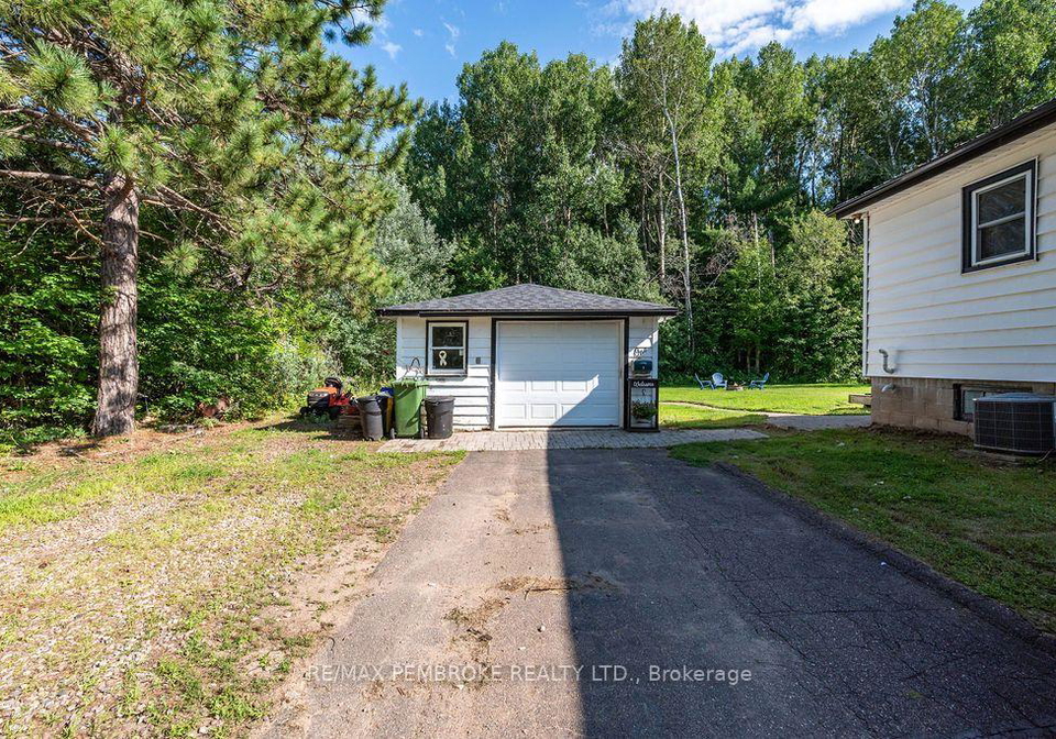 1-new-street-petawawa-ontario-x13676172