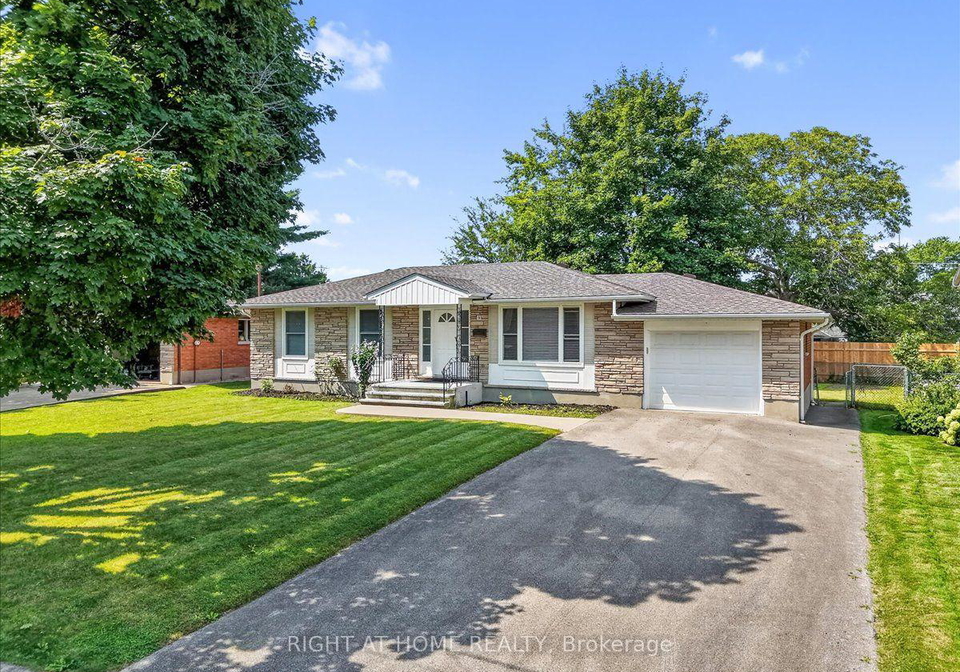 43-monarch-park-drive-st-catharines-ontario-x13677784