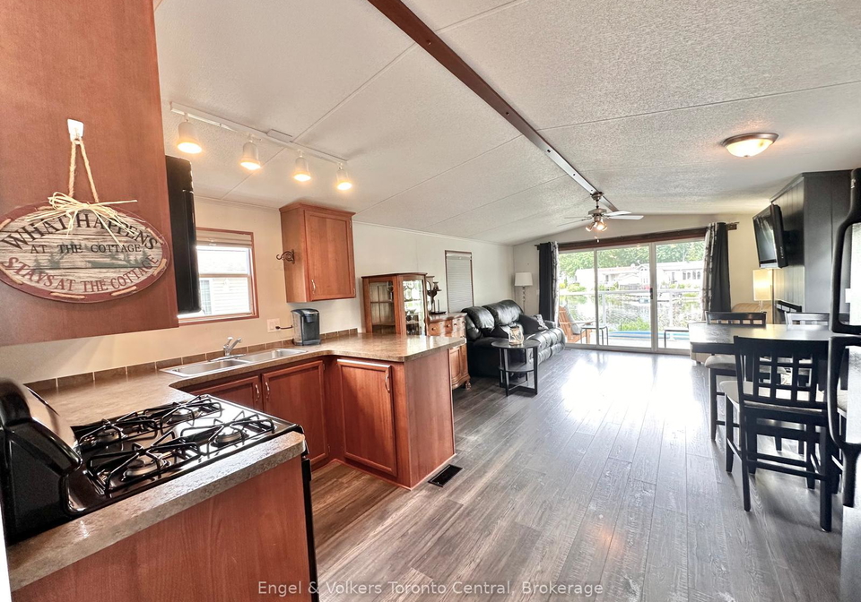 7489-sideroad-5-e-wellington-north-ontario-x13678798