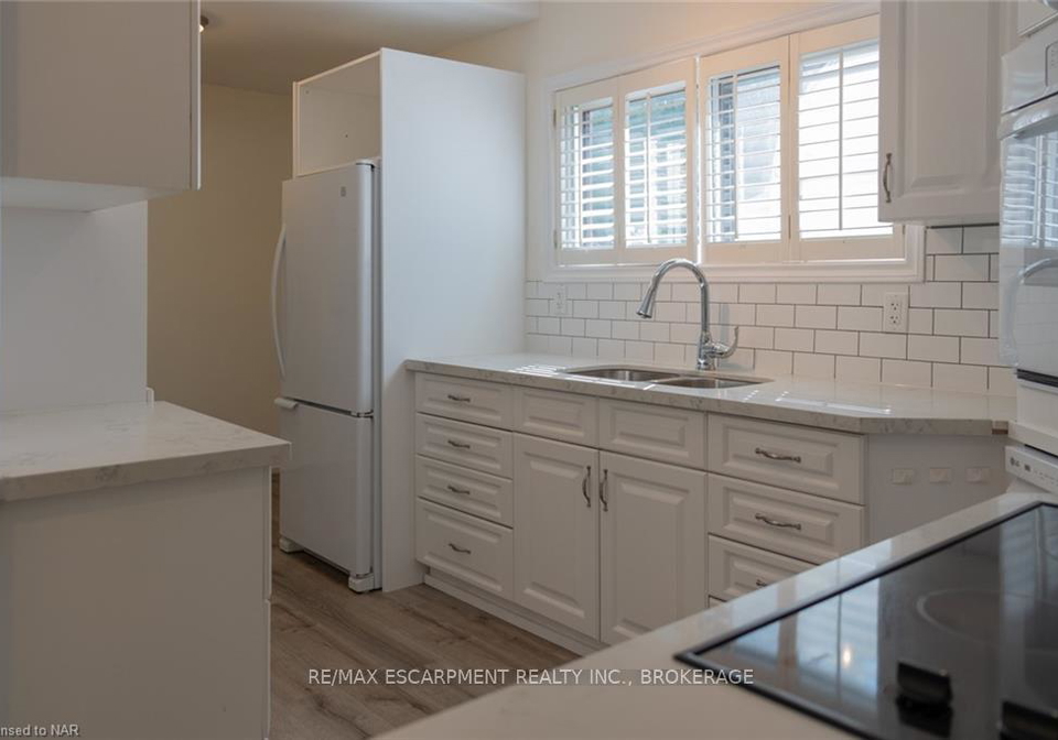 359-queensdale-avenue-e-hamilton-ontario-x13679456
