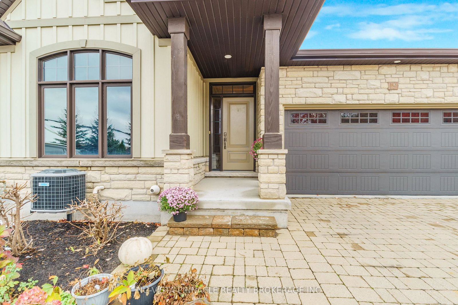 19-e-hillside-drive-e-niagara-on-the-lake-ontario-x13679808