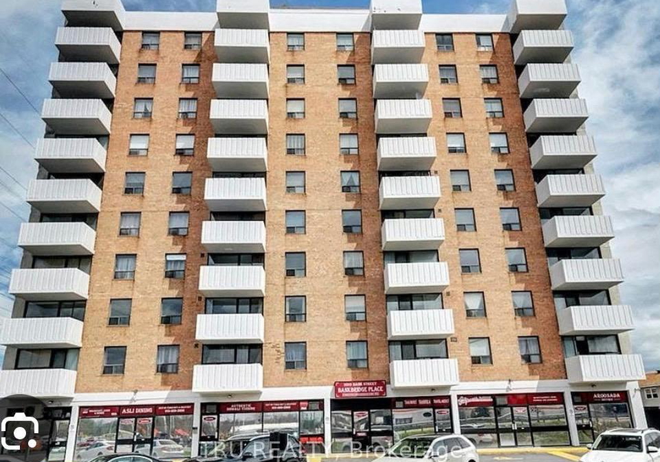 2019-bank-street-ottawa-ontario-x13679824
