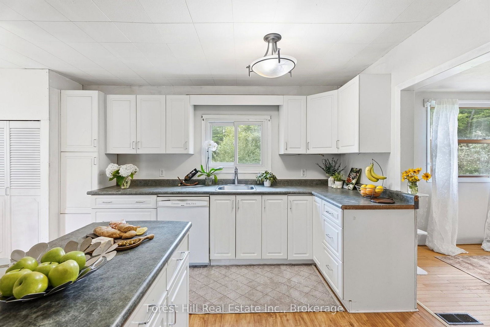 9-spruce-glen-road-huntsville-ontario-x13680216