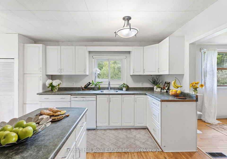 9-spruce-glen-road-huntsville-ontario-x13680216