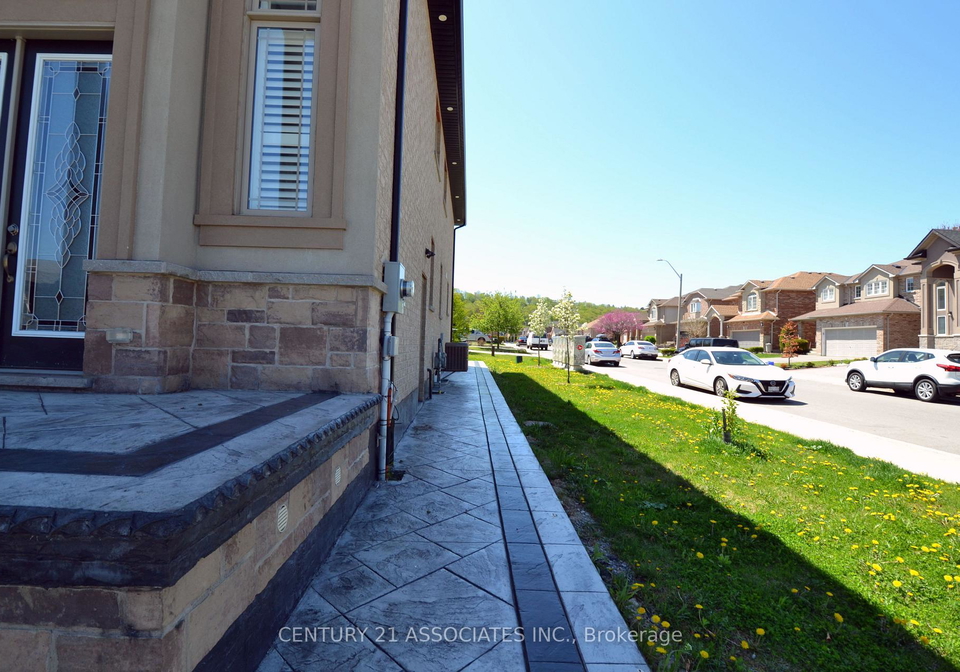 92-nashville-circle-hamilton-ontario-x13681394