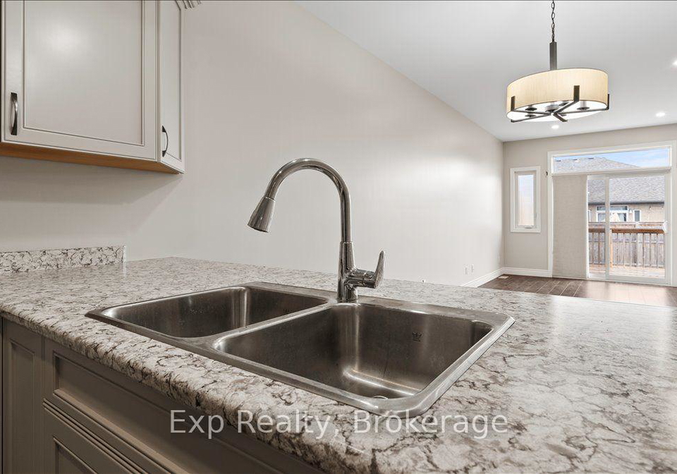 3-farmington-crescent-belleville-ontario-x13682044