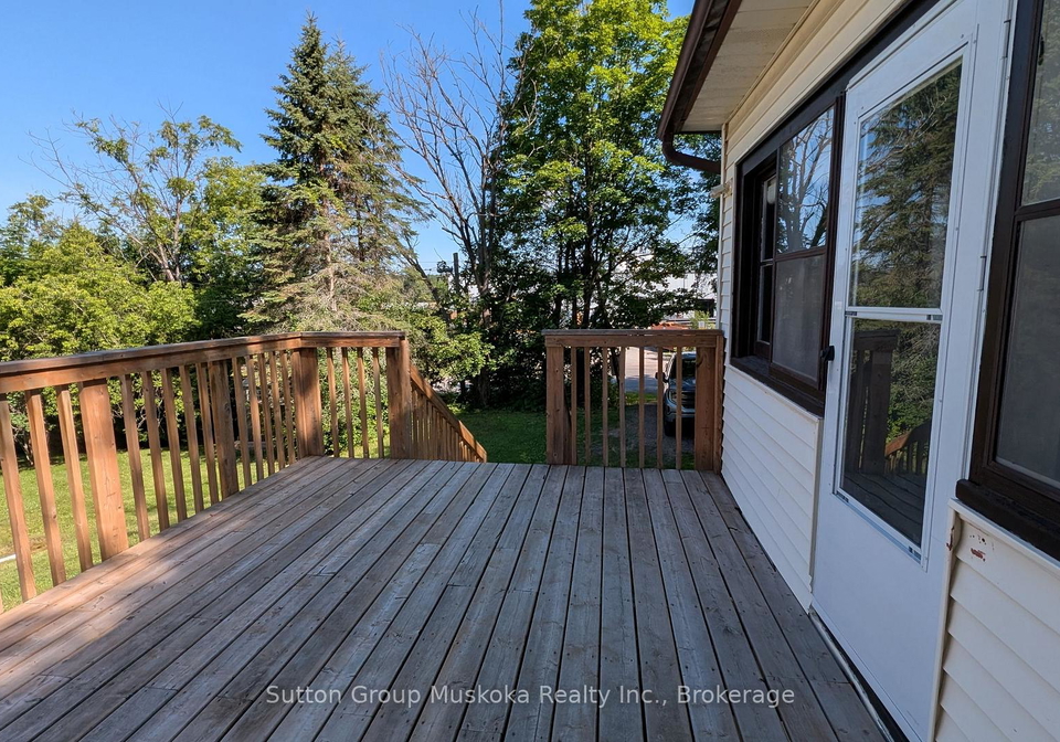 18-susan-street-w-huntsville-ontario-x13682896