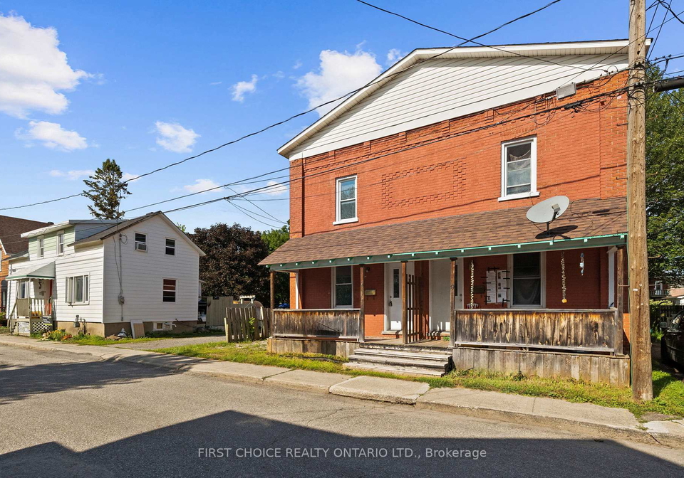 9-11-ogden-avenue-smiths-falls-ontario-x13682970