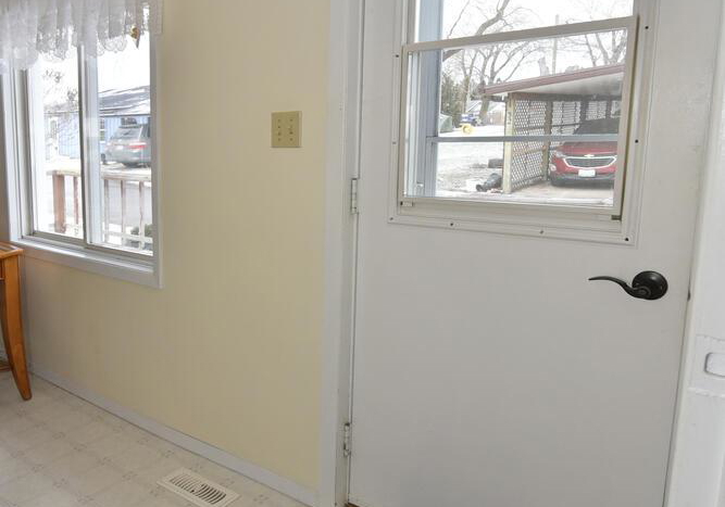 9385-ipperwash-road-lambton-shores-ontario-x13683128