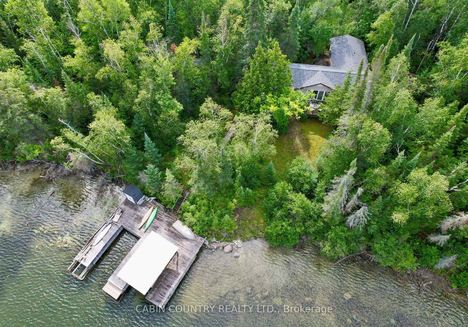 1020-1021-zig-zag-island-kenora-remote-area-ontario-x13684382