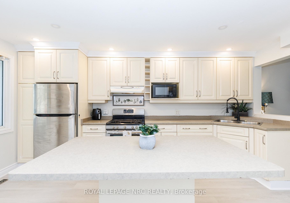 6562-harmony-avenue-niagara-falls-ontario-x13685130