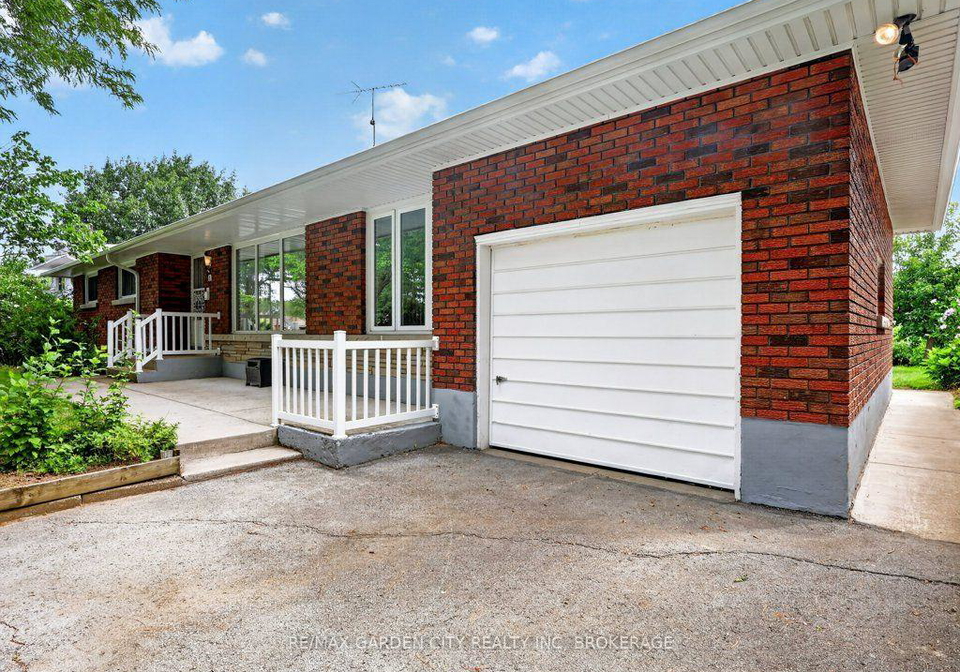 8-champa-drive-st-catharines-ontario-x13685726