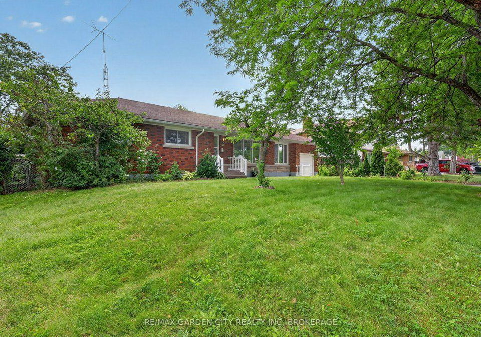 8-champa-drive-st-catharines-ontario-x13685726
