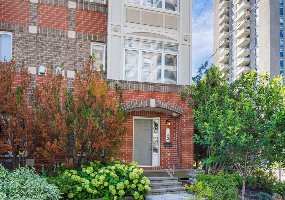 192-clearview-avenue-ottawa-ontario-x13685838