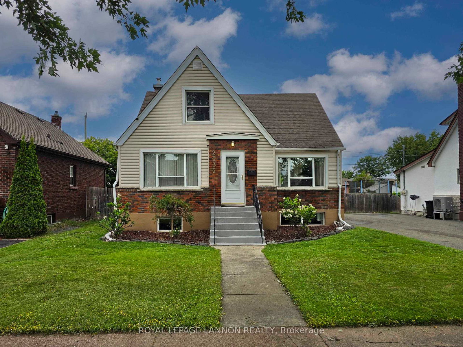 2035-hamilton-avenue-thunder-bay-ontario-x13686168