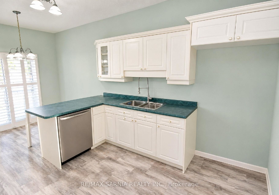 154-semenyn-avenue-chatham-kent-ontario-x13686174
