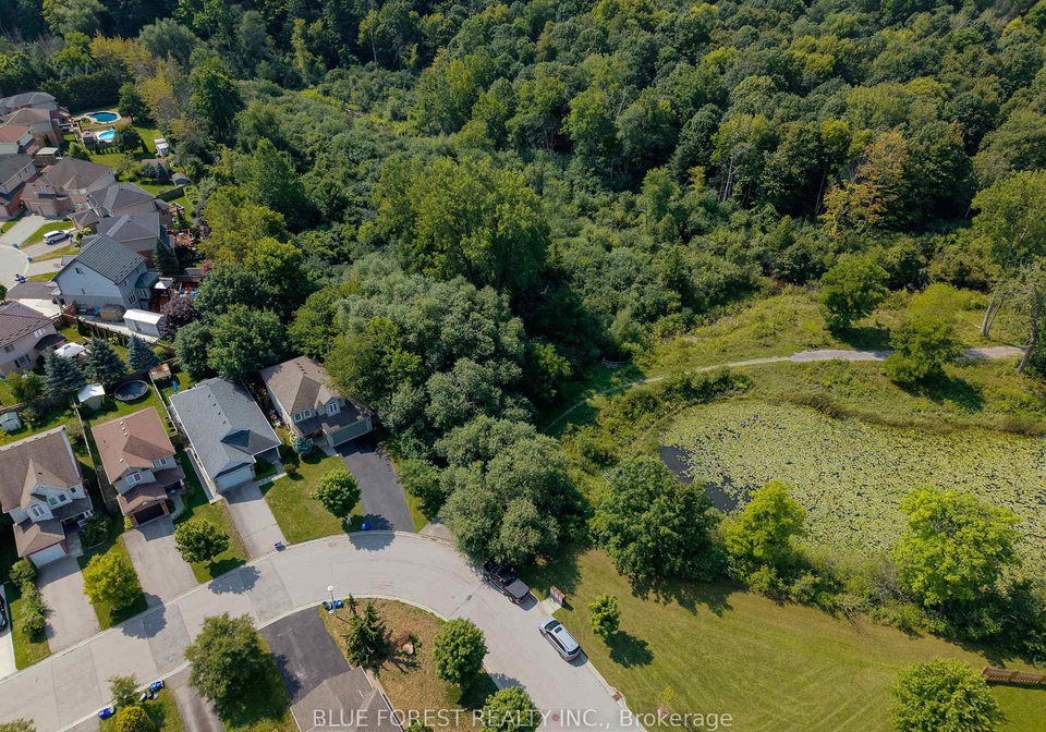 1233-crosscreek-crescent-london-east-ontario-x13686384