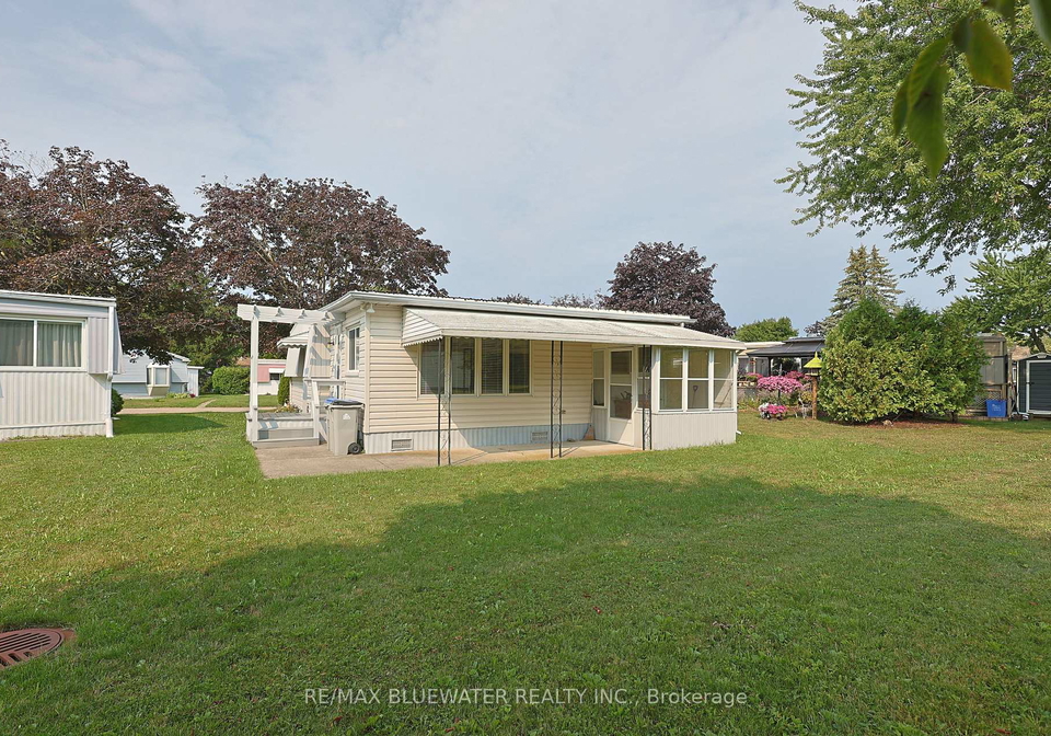 254-highland-springs-south-huron-ontario-x13686638