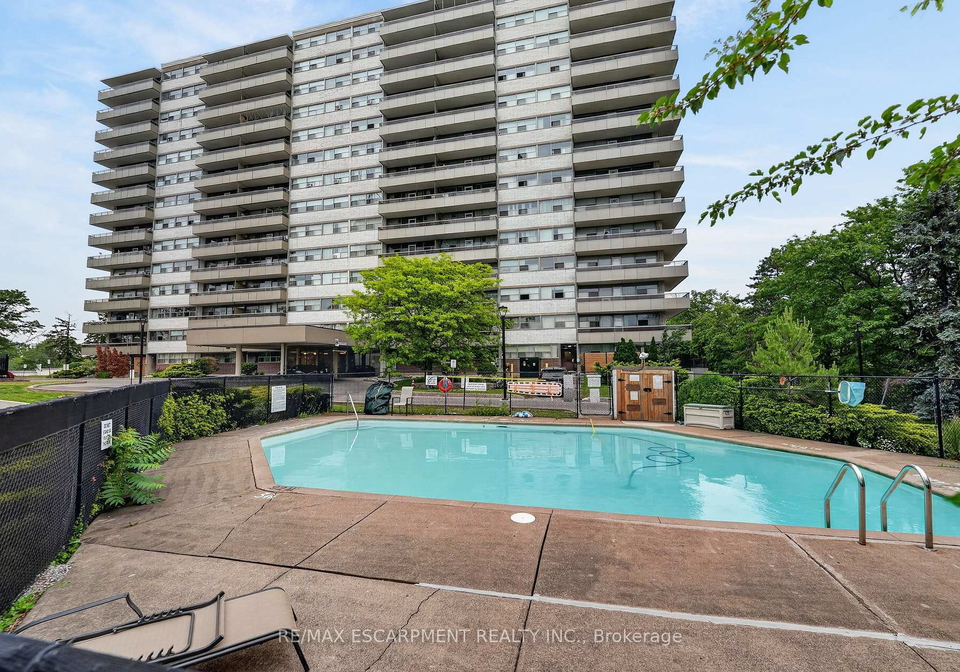 215-glenridge-avenue-st-catharines-ontario-x13686796