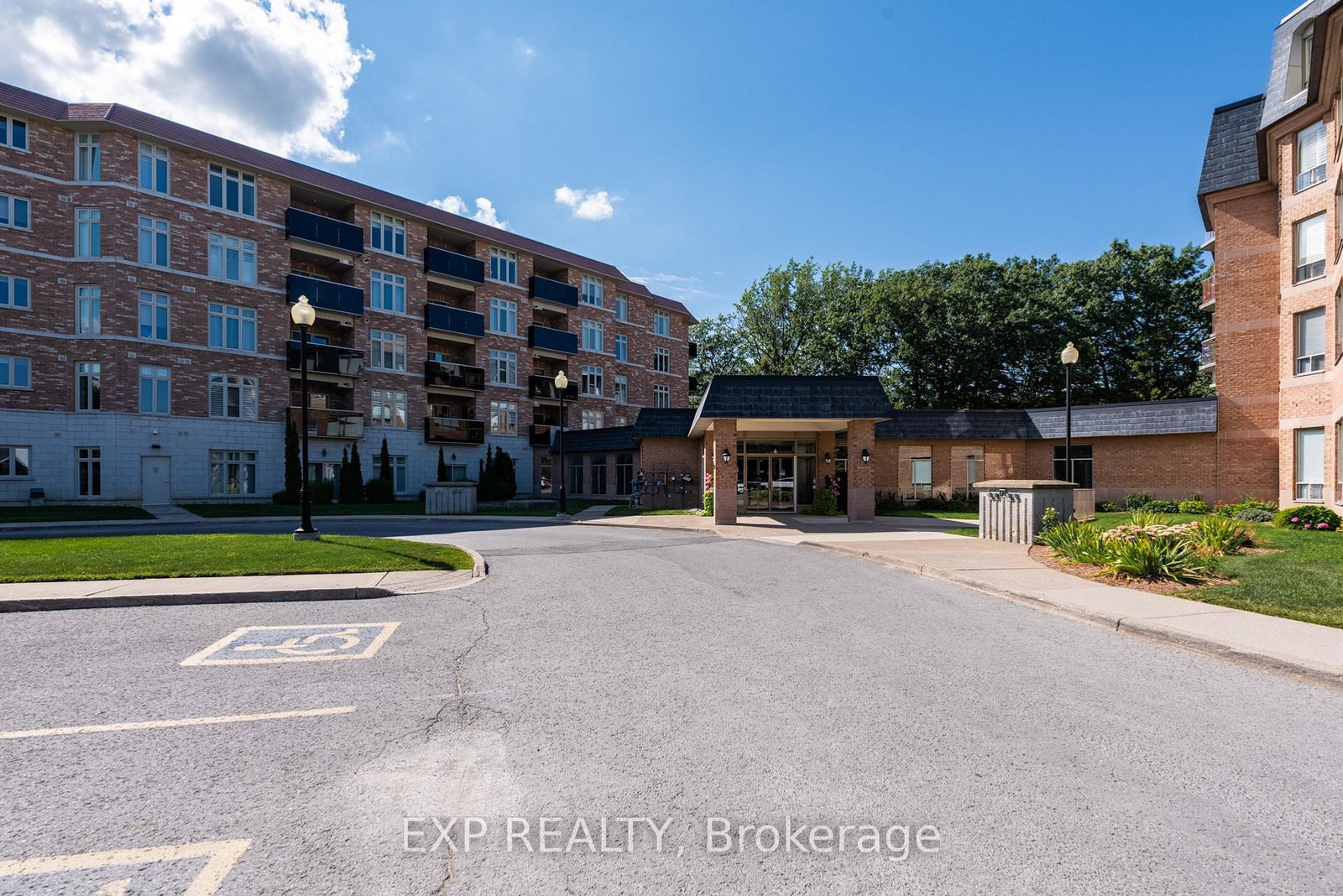 8111-forest-glen-drive-niagara-falls-ontario-x13686882