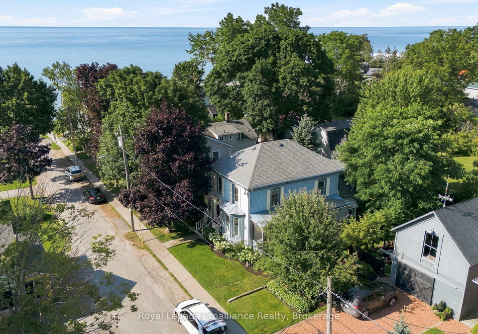 28-west-street-prince-edward-county-ontario-x13687700